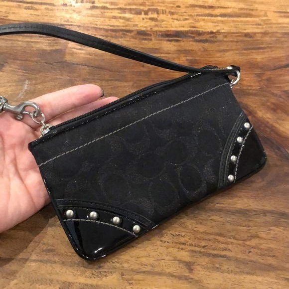 Coach Vintage Black Signature Studded Wristlet - Picture 4 of 7